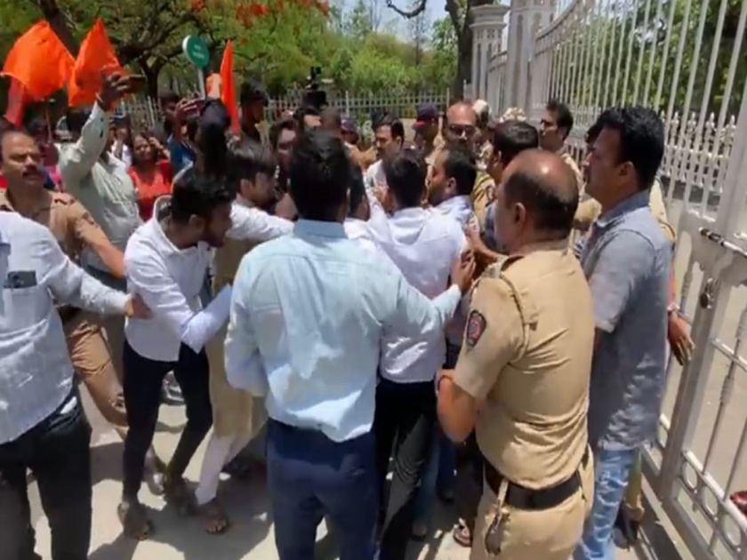 ABVP Stages Aggressive Protest at SPPU, Clashes with Police Over Inaction in Ganja Incident  