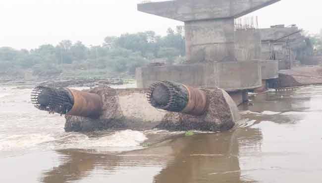 Bridge collapses, Residents Accuse Administration of Using Substandard Materials in Construction