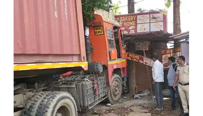 Fatal Accident on Old Mumbai-Pune Highway: One Dead, Five Severely Injured