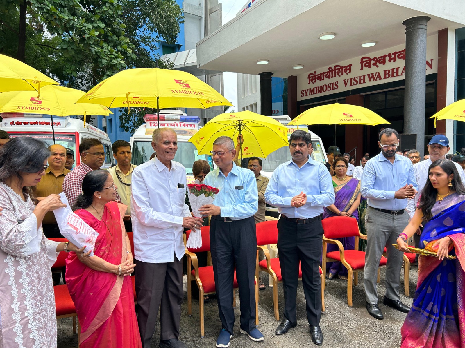 Inauguration of “Mobile Clinic Medical Care” for Warkaris during Pandharpur Wari