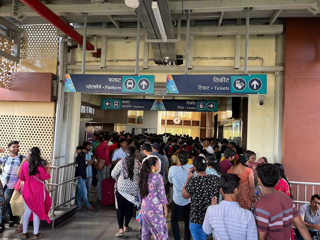 Metro Sees Record Passenger Surge Amid Ganesh Festival Crowds