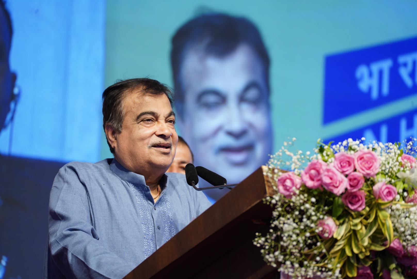 King should tolerate heavy criticism, contemplate: Gadkari