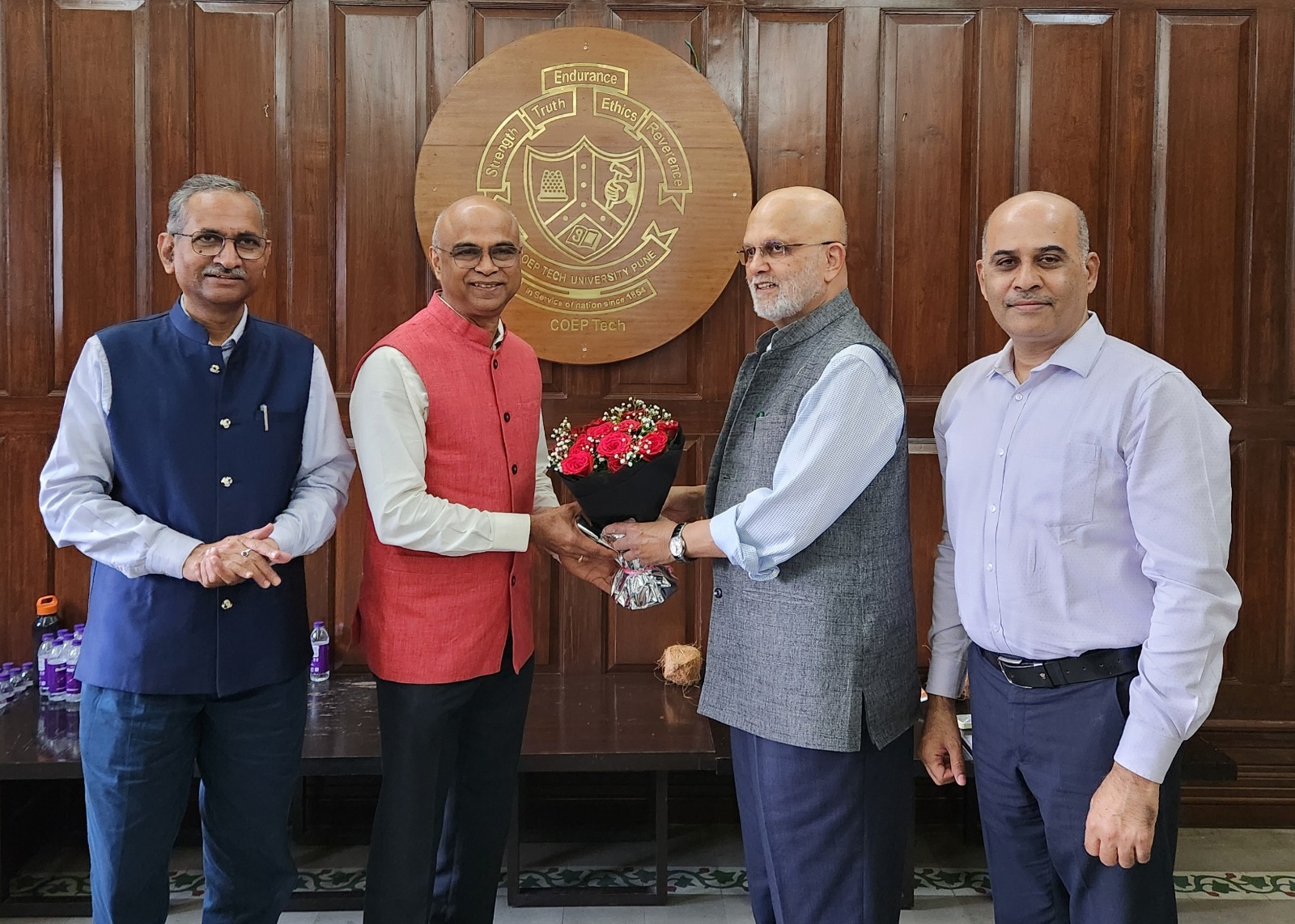 Dr Pramod Chaudhari welcomes Vinayak Pai as Chairman of BoG COEP Tech University