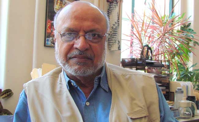 Veteran Filmmaker Shyam Benegal pas