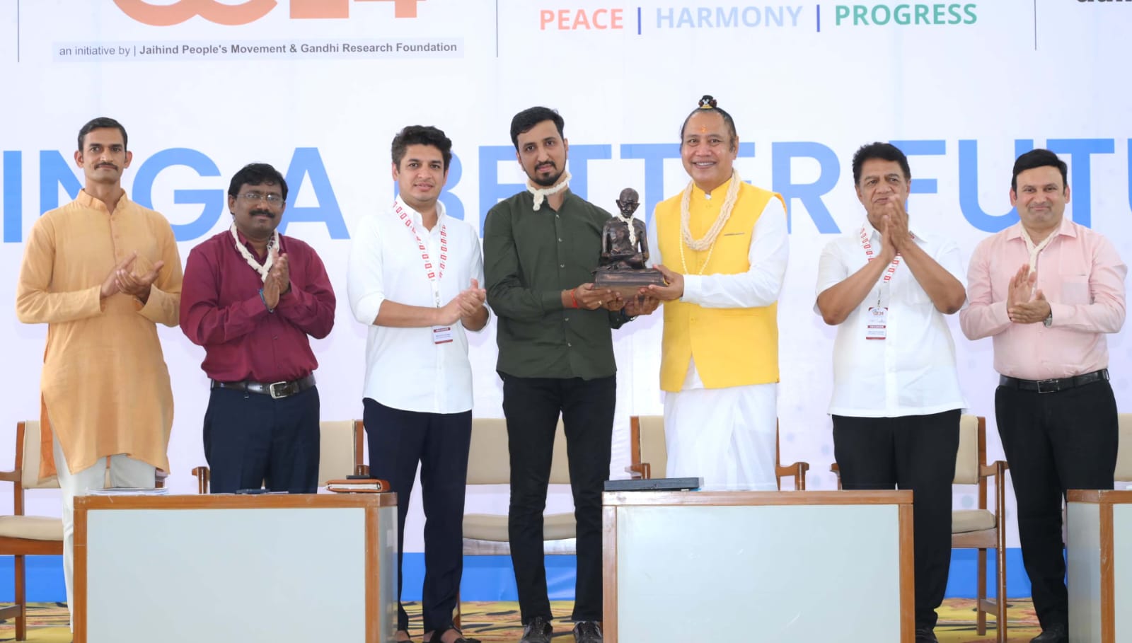 Sanket Munot, Pune, honored with 'Yuva Gandhian' Award